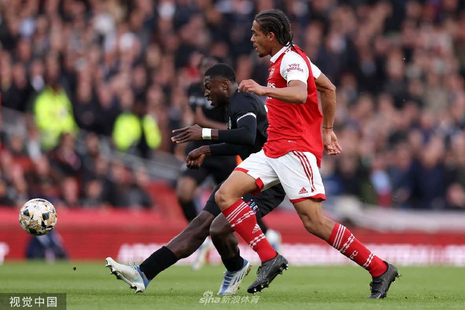 爱游戏体育入口-转折点西汉姆调整名单；足总杯加时末段攻防权衡；气氛紧张；医务组通报恢复(满腔喜怒哀乐都融入粉墨)